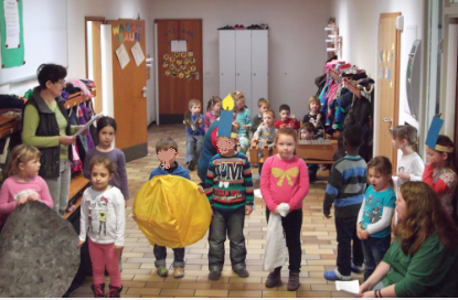 Ostergottesdienst der Kinder mit ihren Erzieherinnen
