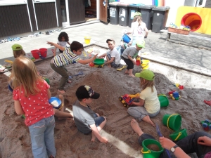 Sandkastenaktion – Gemeinschaftsaktion von Kindern, Eltern und Erzieherinnen