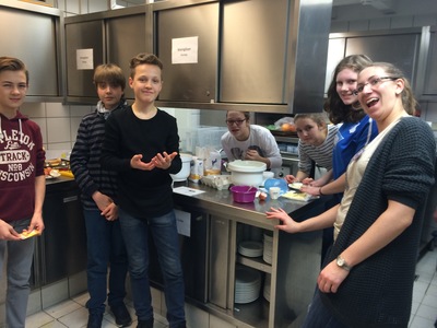 65 - Beim Muffins backen