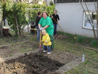 72 - Gartenaktion im Kindergarten Oberfeld